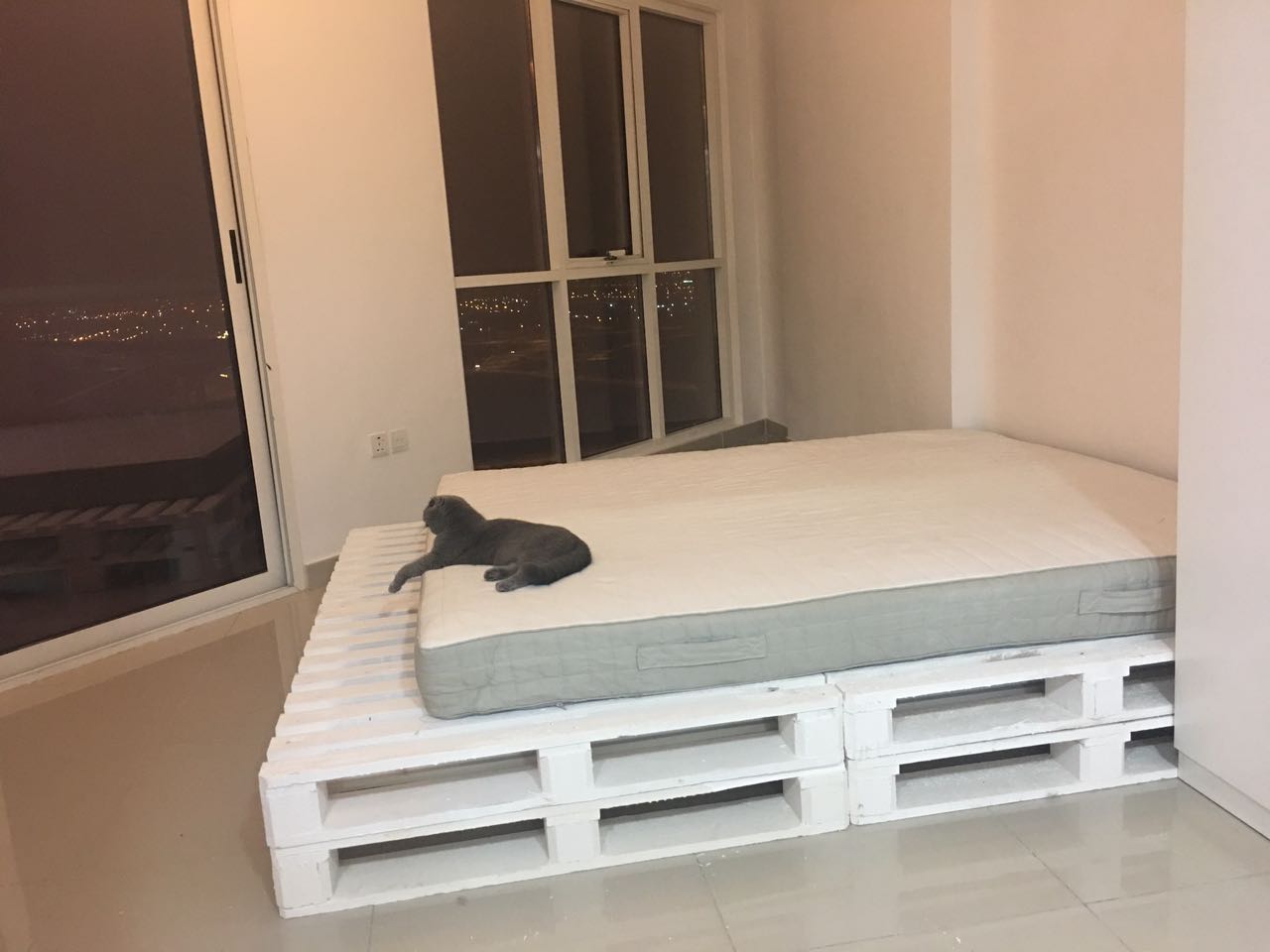 A wooden pallet 0555450341